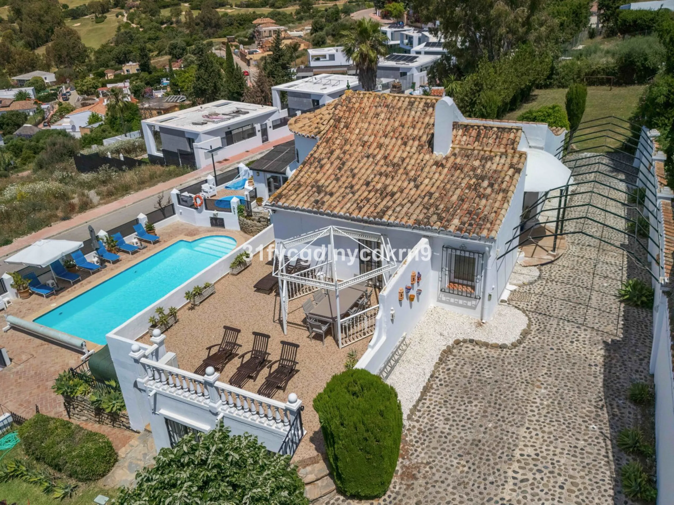 **Discover this Charming Villa in Valle Romano, Estepona** with tourist license
