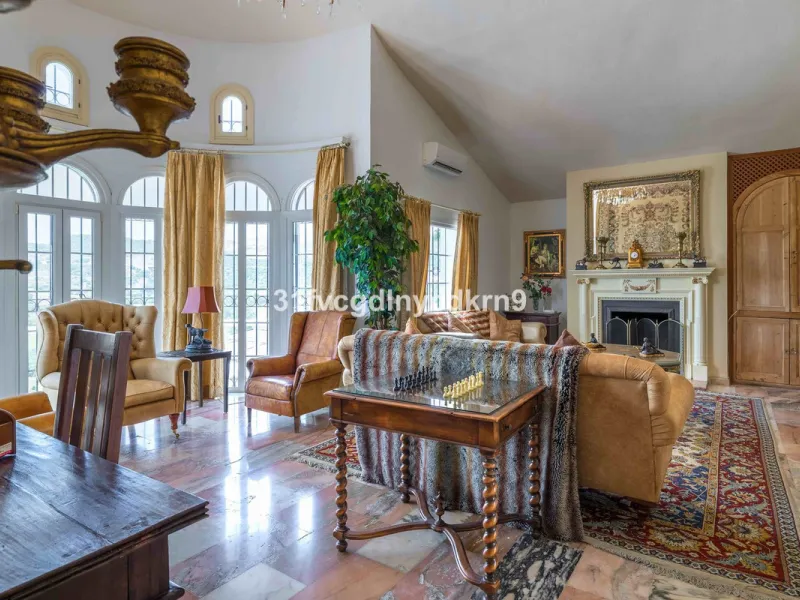 **Discover this Charming Villa in Valle Romano, Estepona** with tourist license