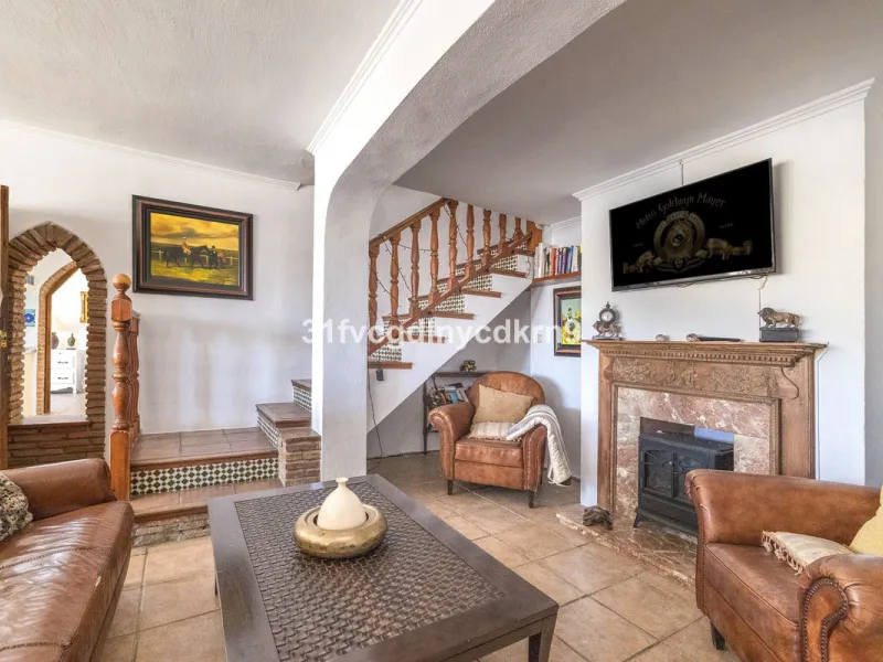 **Discover this Charming Villa in Valle Romano, Estepona** with tourist license