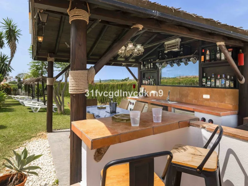 **Discover this Charming Villa in Valle Romano, Estepona** with tourist license