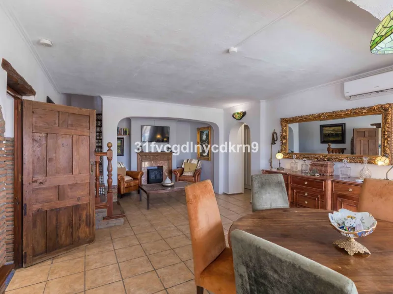 **Discover this Charming Villa in Valle Romano, Estepona** with tourist license