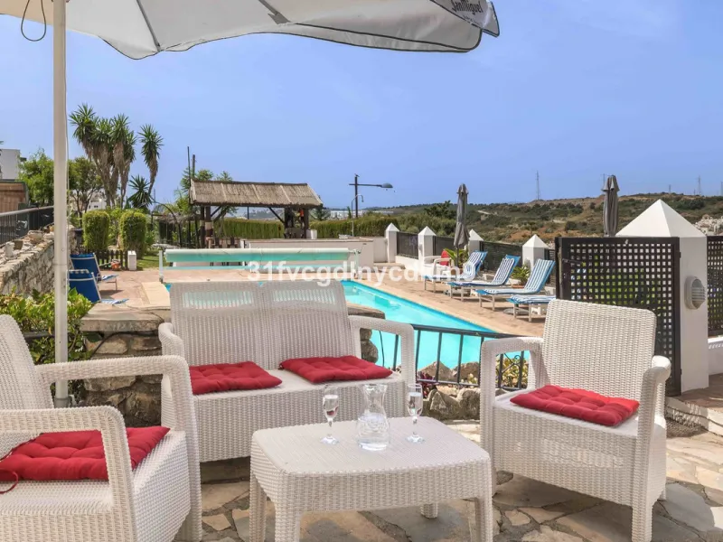 **Discover this Charming Villa in Valle Romano, Estepona** with tourist license