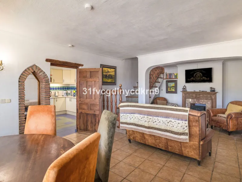 **Discover this Charming Villa in Valle Romano, Estepona** with tourist license