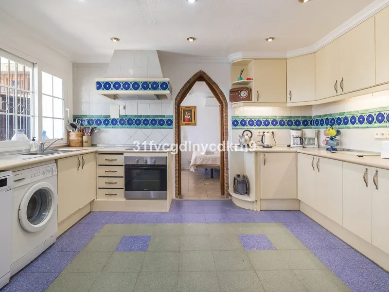 **Discover this Charming Villa in Valle Romano, Estepona** with tourist license