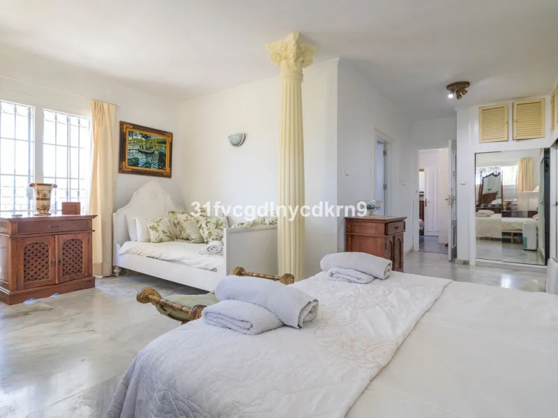 **Discover this Charming Villa in Valle Romano, Estepona** with tourist license