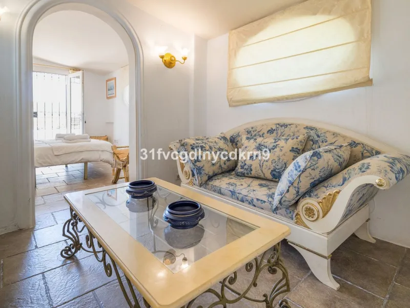 **Discover this Charming Villa in Valle Romano, Estepona** with tourist license