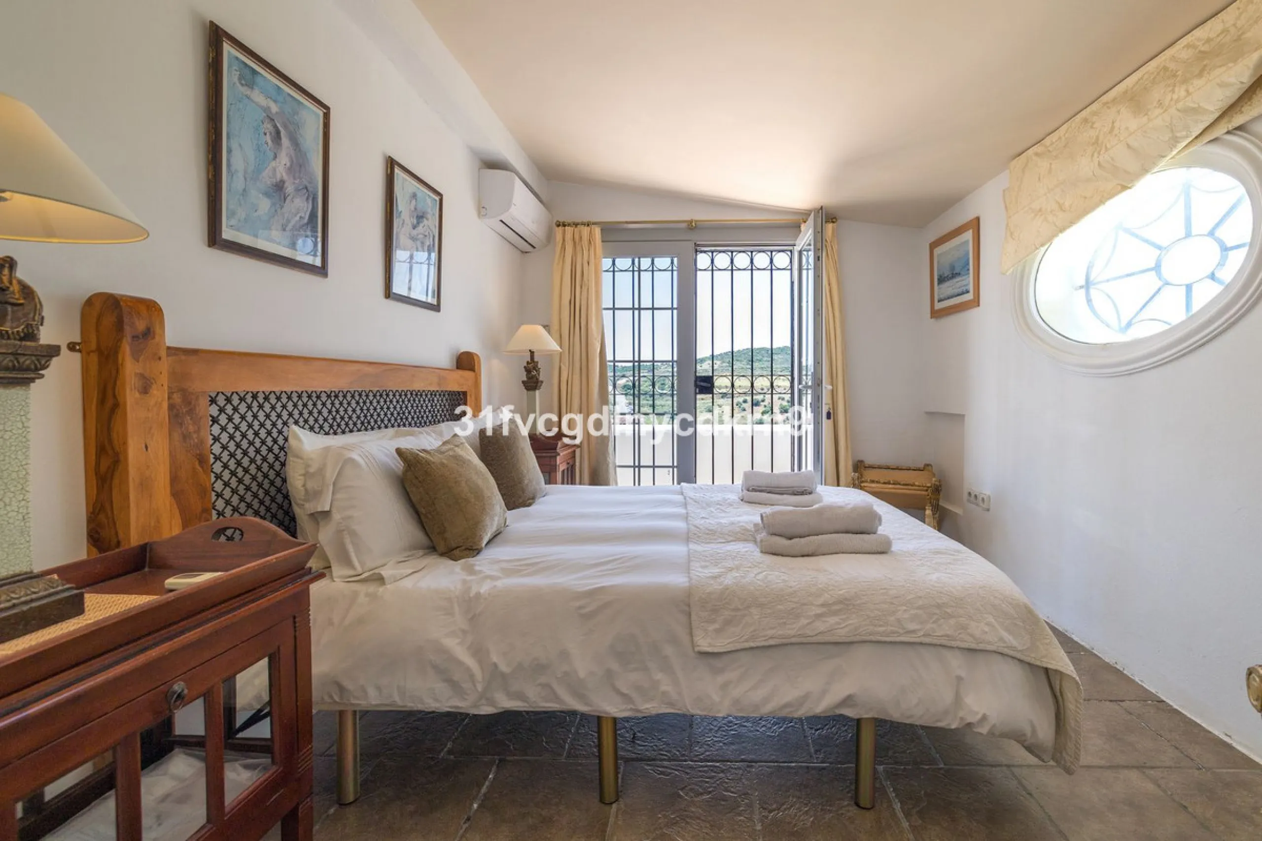 **Discover this Charming Villa in Valle Romano, Estepona** with tourist license