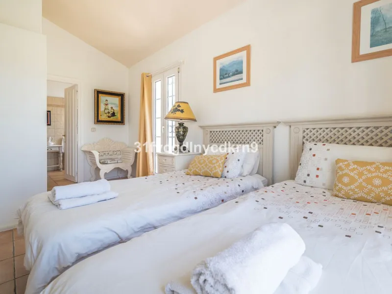 **Discover this Charming Villa in Valle Romano, Estepona** with tourist license