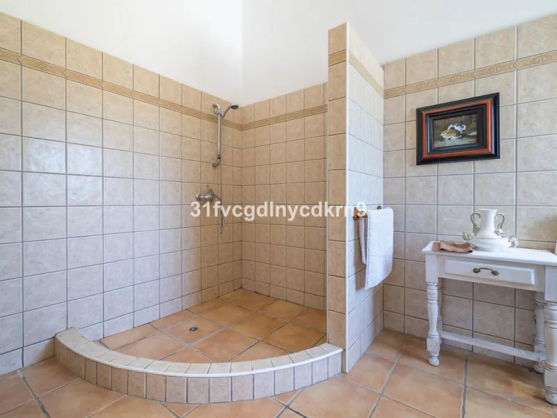 **Discover this Charming Villa in Valle Romano, Estepona** with tourist license