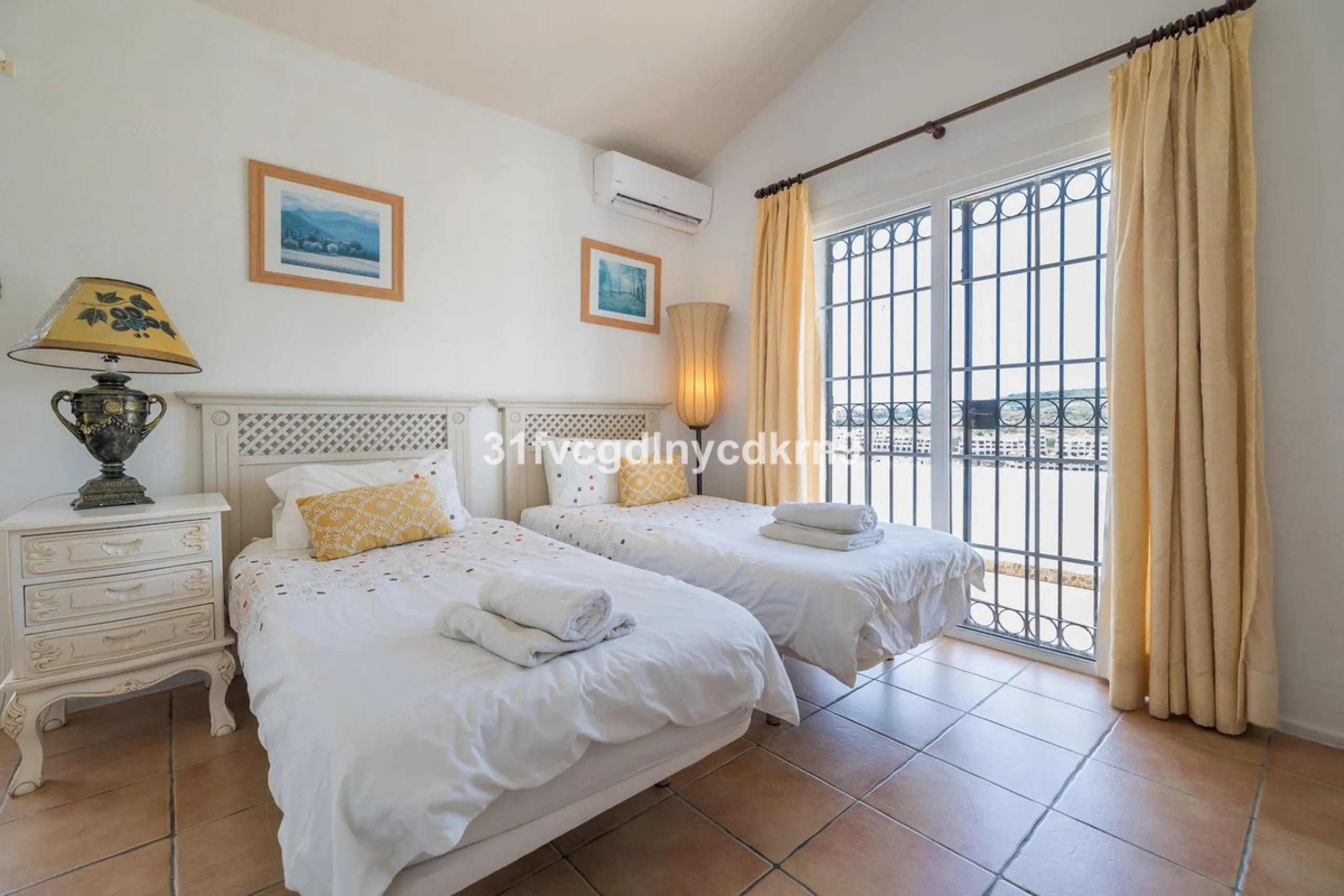 **Discover this Charming Villa in Valle Romano, Estepona** with tourist license