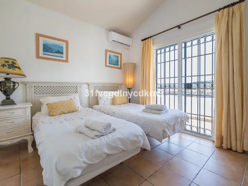 **Discover this Charming Villa in Valle Romano, Estepona** with tourist license
