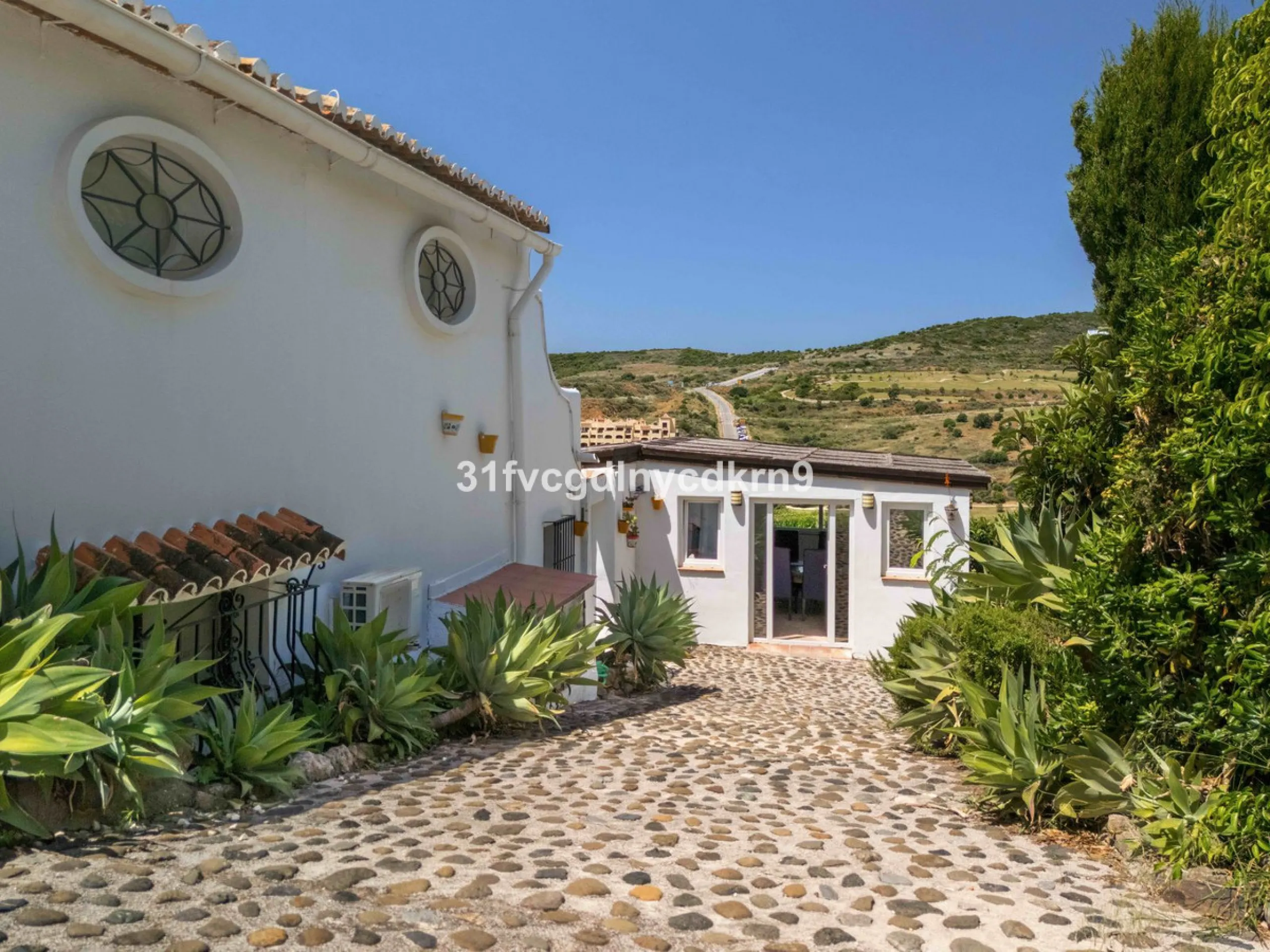 **Discover this Charming Villa in Valle Romano, Estepona** with tourist license