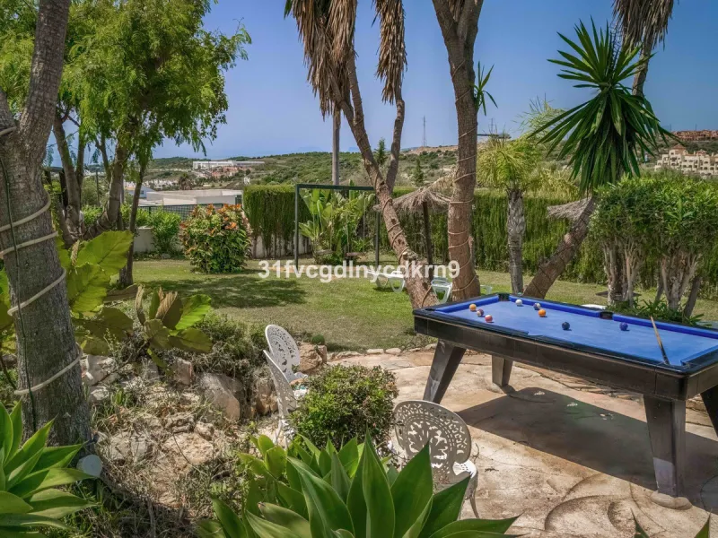 **Discover this Charming Villa in Valle Romano, Estepona** with tourist license