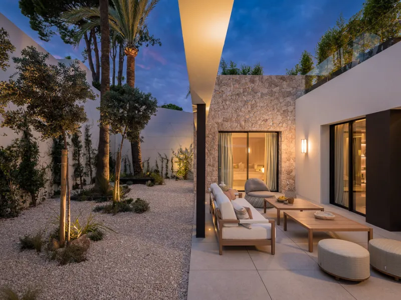 House - Detached Villa в продаже в Marbella, Málaga. В доме 4 спален и 6 ванных комнат. Площадь дома 408 м². Площадь участка 960 м²