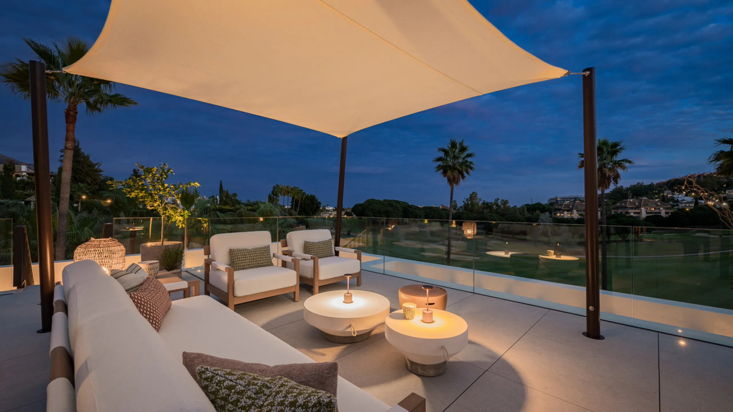 House - Detached Villa в продаже в Marbella, Málaga. В доме 4 спален и 6 ванных комнат. Площадь дома 408 м². Площадь участка 960 м²