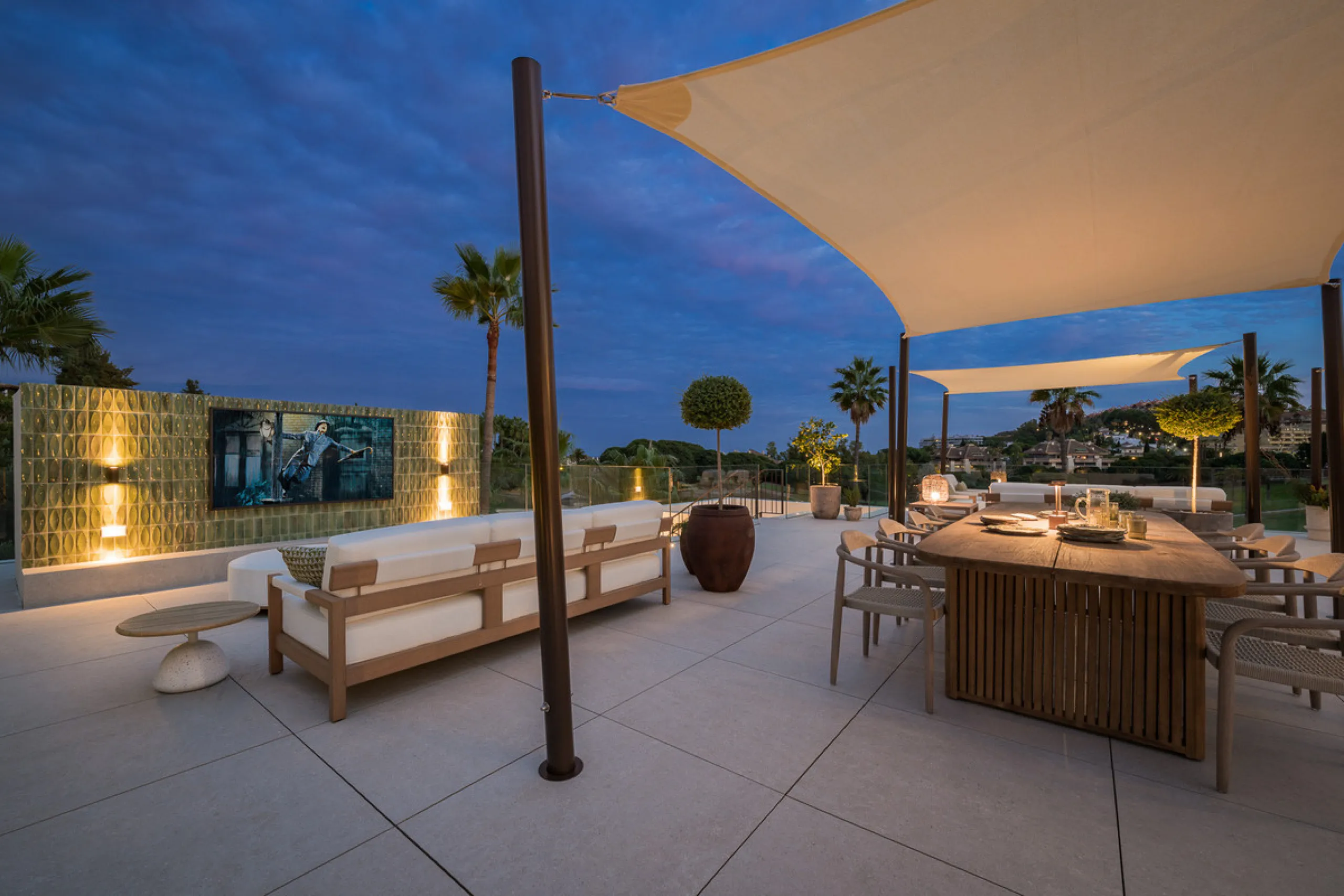 House - Detached Villa в продаже в Marbella, Málaga. В доме 4 спален и 6 ванных комнат. Площадь дома 408 м². Площадь участка 960 м²