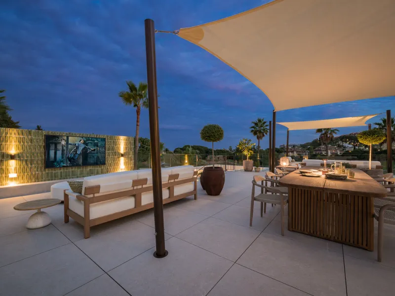 House - Detached Villa в продаже в Marbella, Málaga. В доме 4 спален и 6 ванных комнат. Площадь дома 408 м². Площадь участка 960 м²