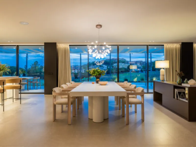 House - Detached Villa в продаже в Marbella, Málaga. В доме 4 спален и 6 ванных комнат. Площадь дома 408 м². Площадь участка 960 м²