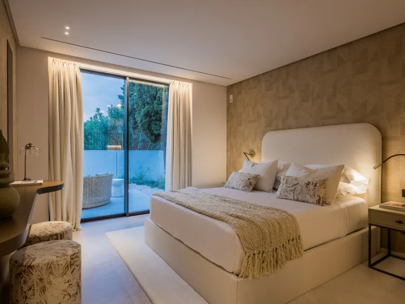 House - Detached Villa в продаже в Marbella, Málaga. В доме 4 спален и 6 ванных комнат. Площадь дома 408 м². Площадь участка 960 м²