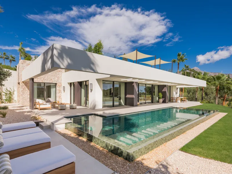 House - Detached Villa в продаже в Marbella, Málaga. В доме 4 спален и 6 ванных комнат. Площадь дома 408 м². Площадь участка 960 м²