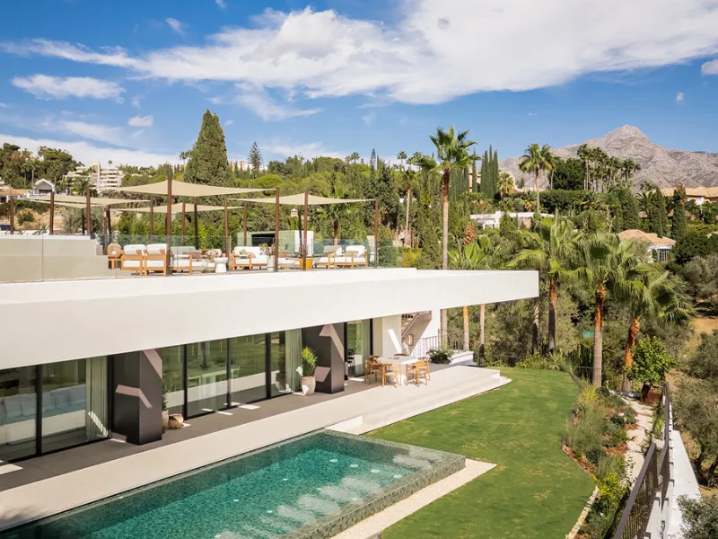 House - Detached Villa в продаже в Marbella, Málaga. В доме 4 спален и 6 ванных комнат. Площадь дома 408 м². Площадь участка 960 м²