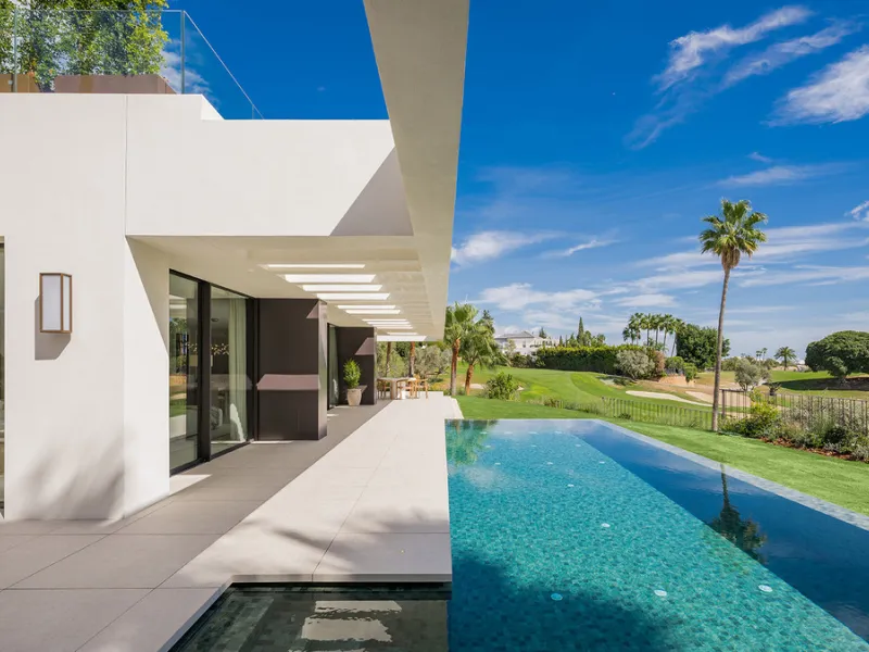 House - Detached Villa в продаже в Marbella, Málaga. В доме 4 спален и 6 ванных комнат. Площадь дома 408 м². Площадь участка 960 м²