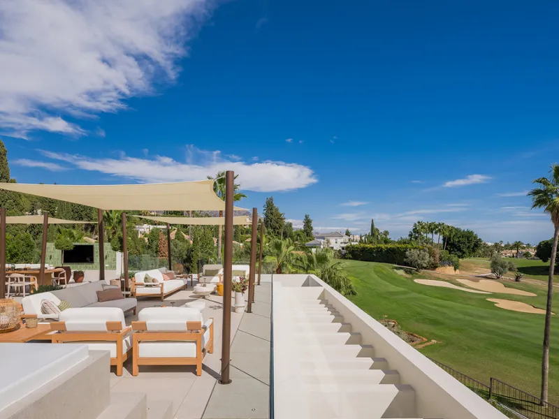 House - Detached Villa в продаже в Marbella, Málaga. В доме 4 спален и 6 ванных комнат. Площадь дома 408 м². Площадь участка 960 м²