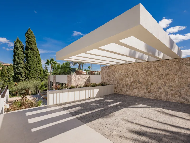 House - Detached Villa в продаже в Marbella, Málaga. В доме 4 спален и 6 ванных комнат. Площадь дома 408 м². Площадь участка 960 м²