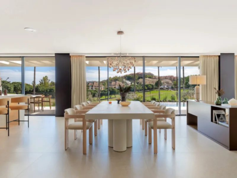 House - Detached Villa в продаже в Marbella, Málaga. В доме 4 спален и 6 ванных комнат. Площадь дома 408 м². Площадь участка 960 м²