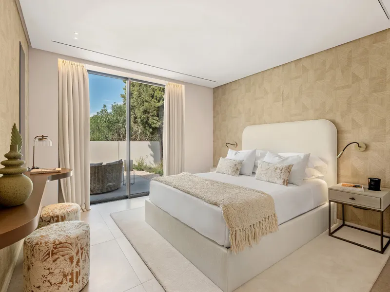 House - Detached Villa в продаже в Marbella, Málaga. В доме 4 спален и 6 ванных комнат. Площадь дома 408 м². Площадь участка 960 м²