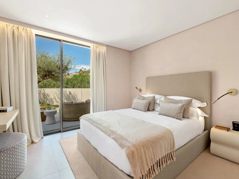 House - Detached Villa в продаже в Marbella, Málaga. В доме 4 спален и 6 ванных комнат. Площадь дома 408 м². Площадь участка 960 м²