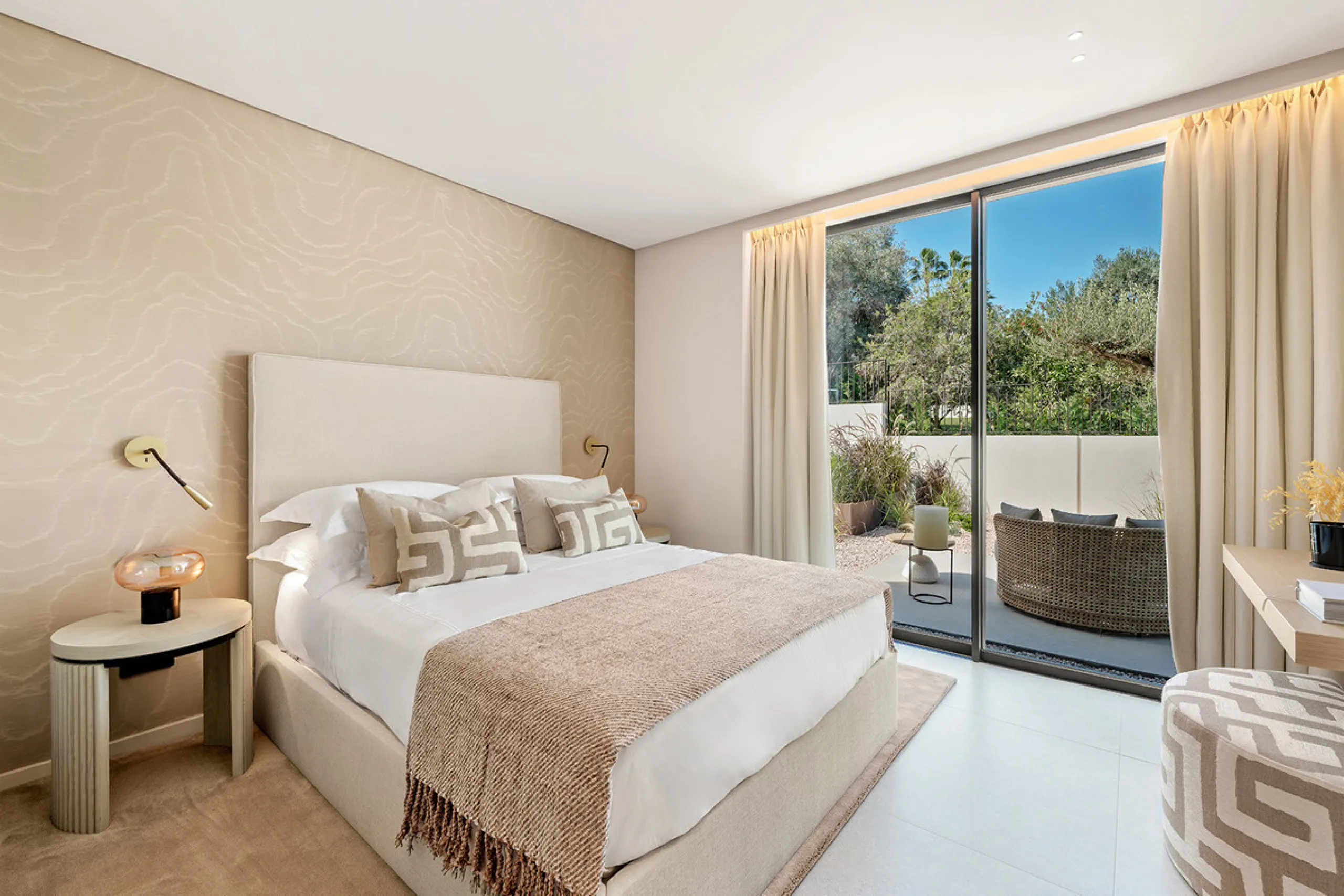 House - Detached Villa в продаже в Marbella, Málaga. В доме 4 спален и 6 ванных комнат. Площадь дома 408 м². Площадь участка 960 м²