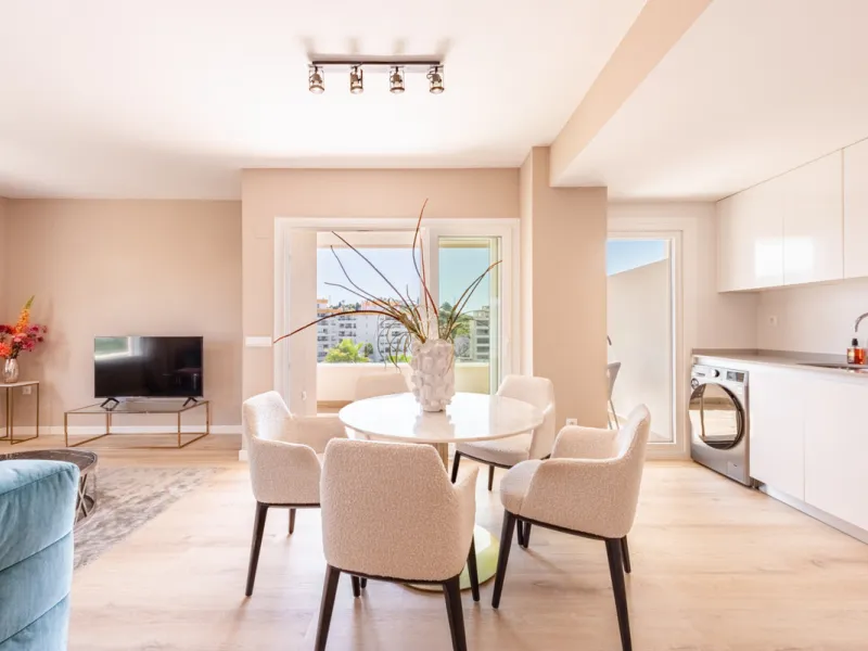 This brand new, never-before-occupied apartment is situated in the prestigious area of Nueva Andalucia, Marbella, Malaga, embodying both luxury and convenience on the renowned Costa Del Sol. Offering three bedrooms and two bathrooms, including an en-suite