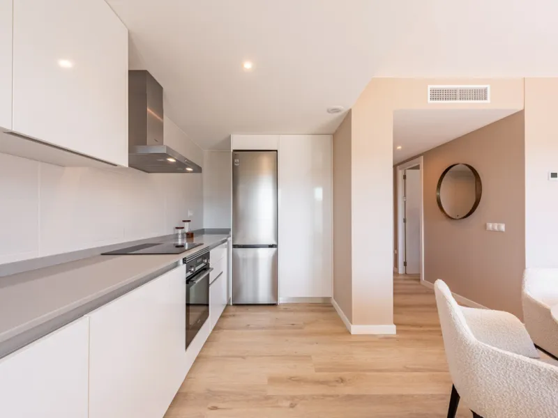 This brand new, never-before-occupied apartment is situated in the prestigious area of Nueva Andalucia, Marbella, Malaga, embodying both luxury and convenience on the renowned Costa Del Sol. Offering three bedrooms and two bathrooms, including an en-suite