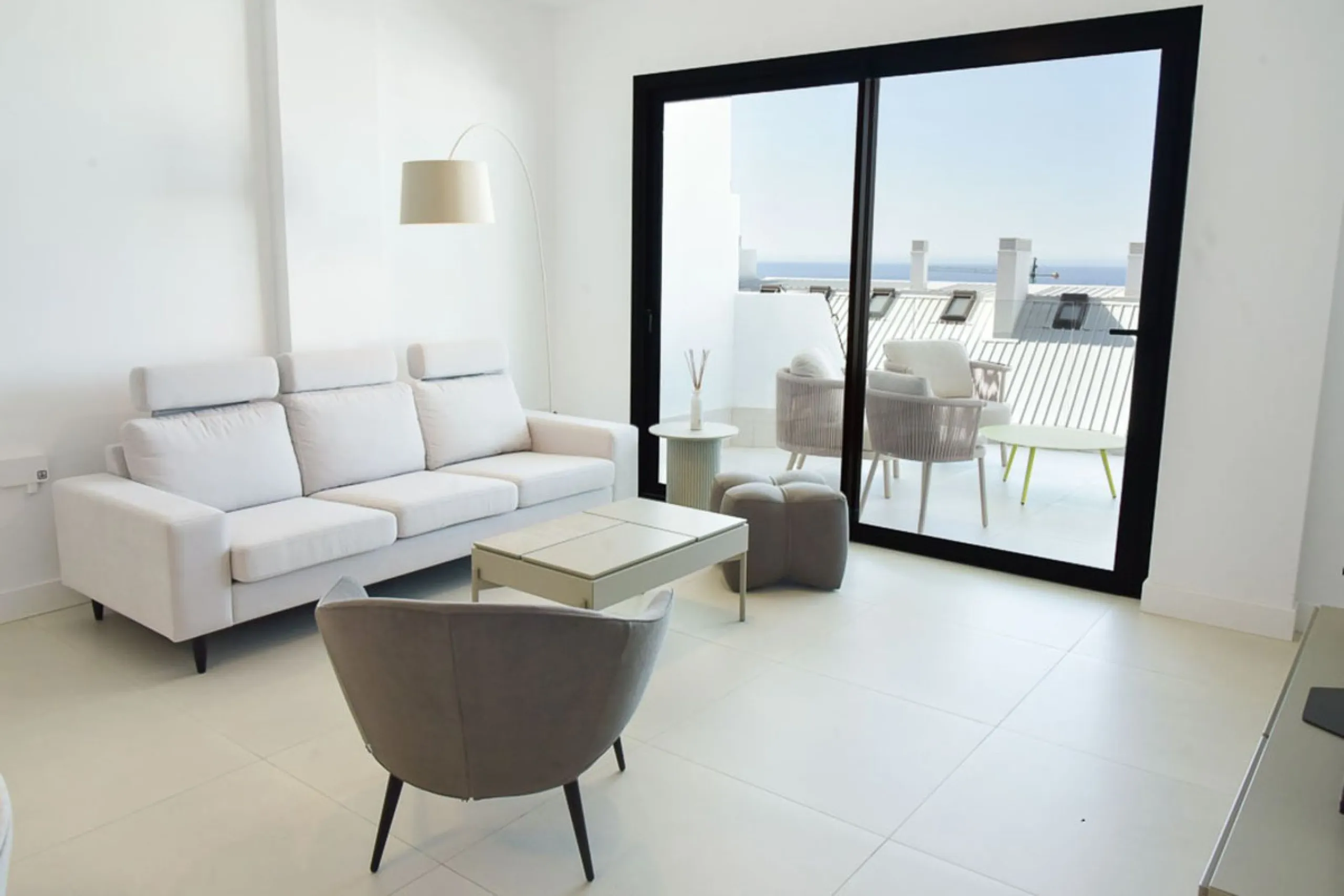 Apartment - Middle Floor Apartment в продаже в Fuengirola, Málaga. В доме 3 спален и 2 ванных комнат. Площадь дома 127 м²