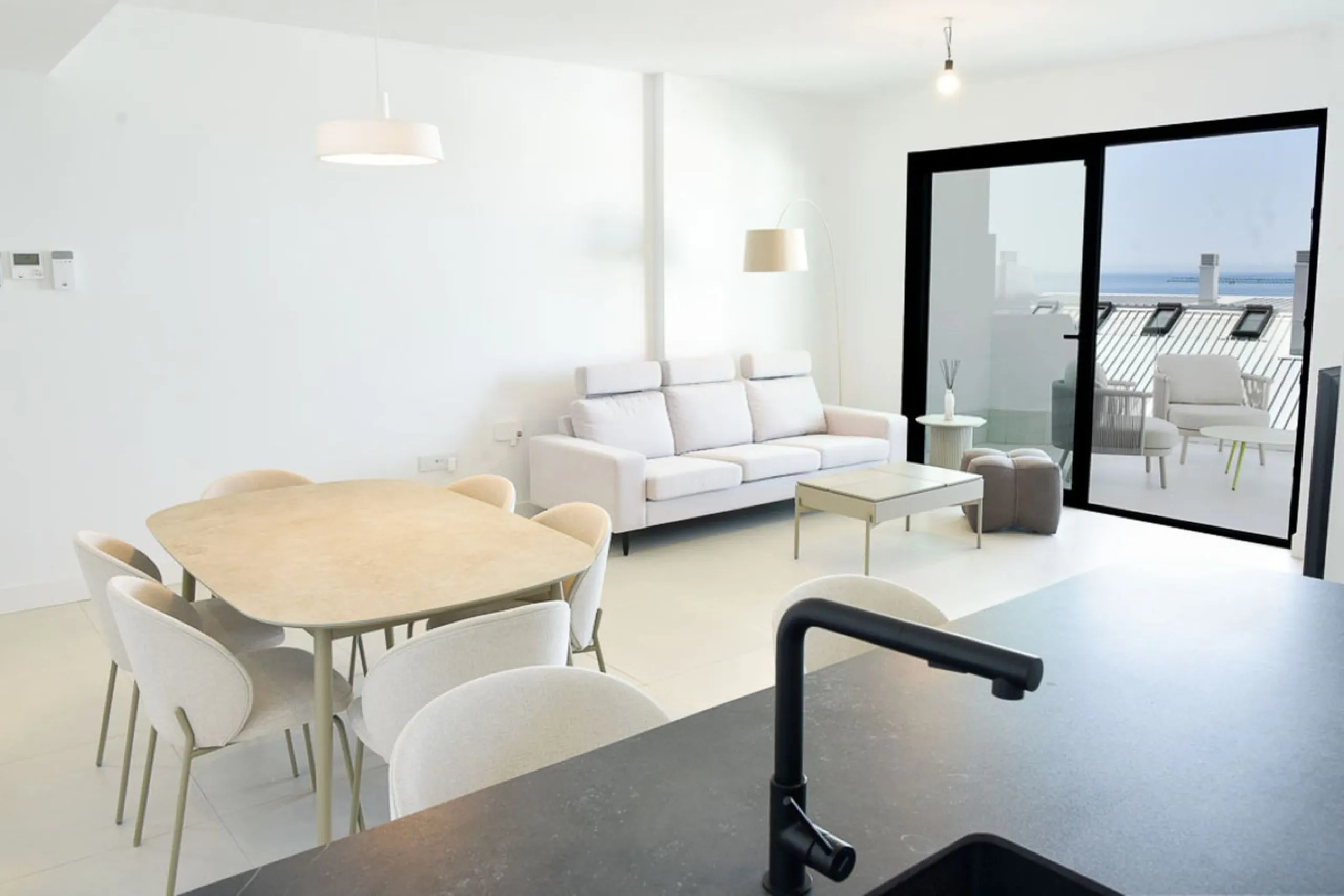 Apartment - Middle Floor Apartment в продаже в Fuengirola, Málaga. В доме 3 спален и 2 ванных комнат. Площадь дома 127 м²