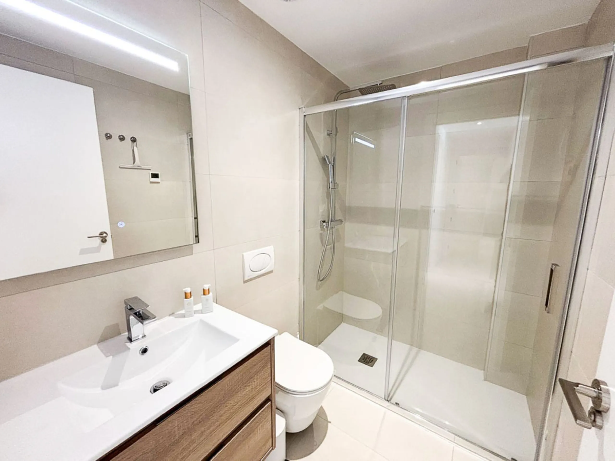 Apartment - Middle Floor Apartment в продаже в Fuengirola, Málaga. В доме 3 спален и 2 ванных комнат. Площадь дома 127 м²