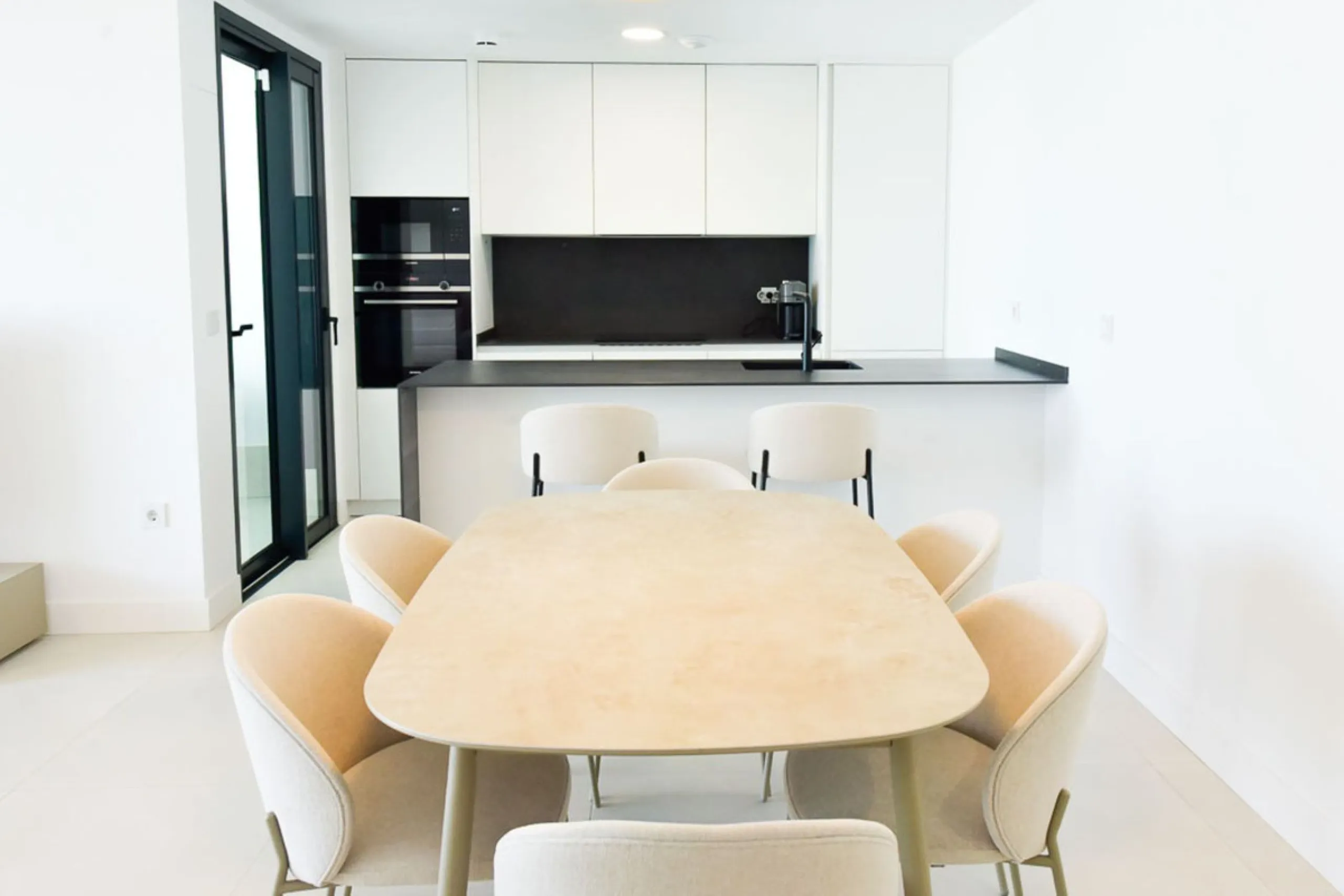 Apartment - Middle Floor Apartment в продаже в Fuengirola, Málaga. В доме 3 спален и 2 ванных комнат. Площадь дома 127 м²