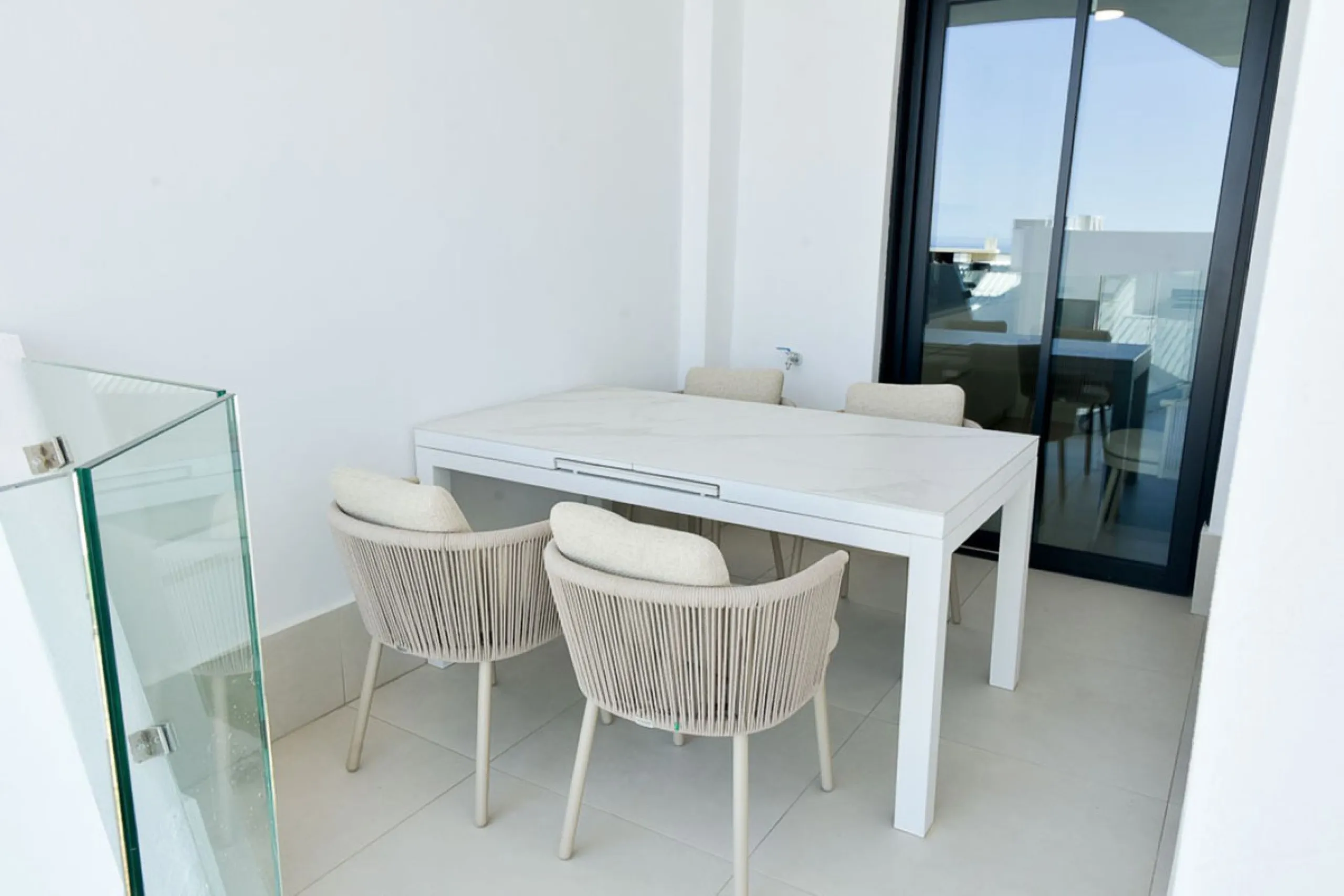 Apartment - Middle Floor Apartment в продаже в Fuengirola, Málaga. В доме 3 спален и 2 ванных комнат. Площадь дома 127 м²