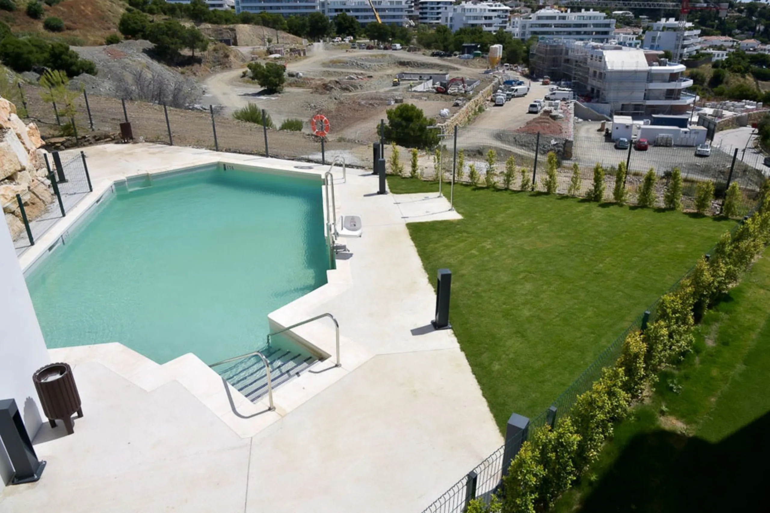 Apartment - Middle Floor Apartment в продаже в Fuengirola, Málaga. В доме 3 спален и 2 ванных комнат. Площадь дома 127 м²