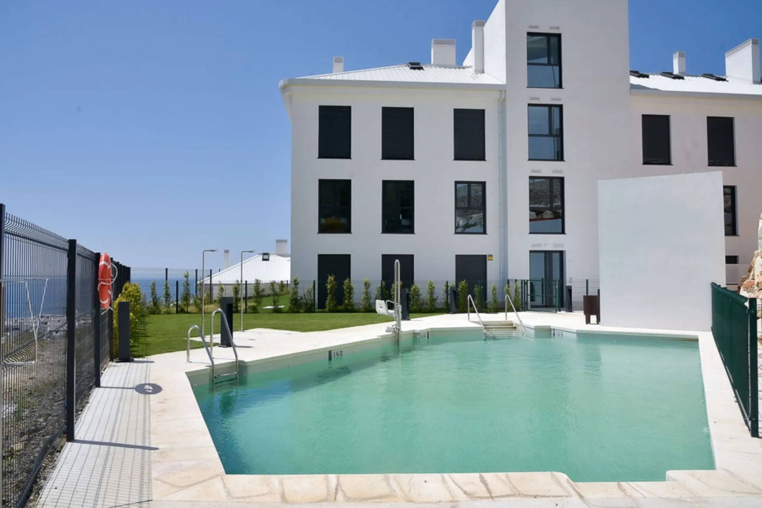 Apartment - Middle Floor Apartment в продаже в Fuengirola, Málaga. В доме 3 спален и 2 ванных комнат. Площадь дома 127 м²