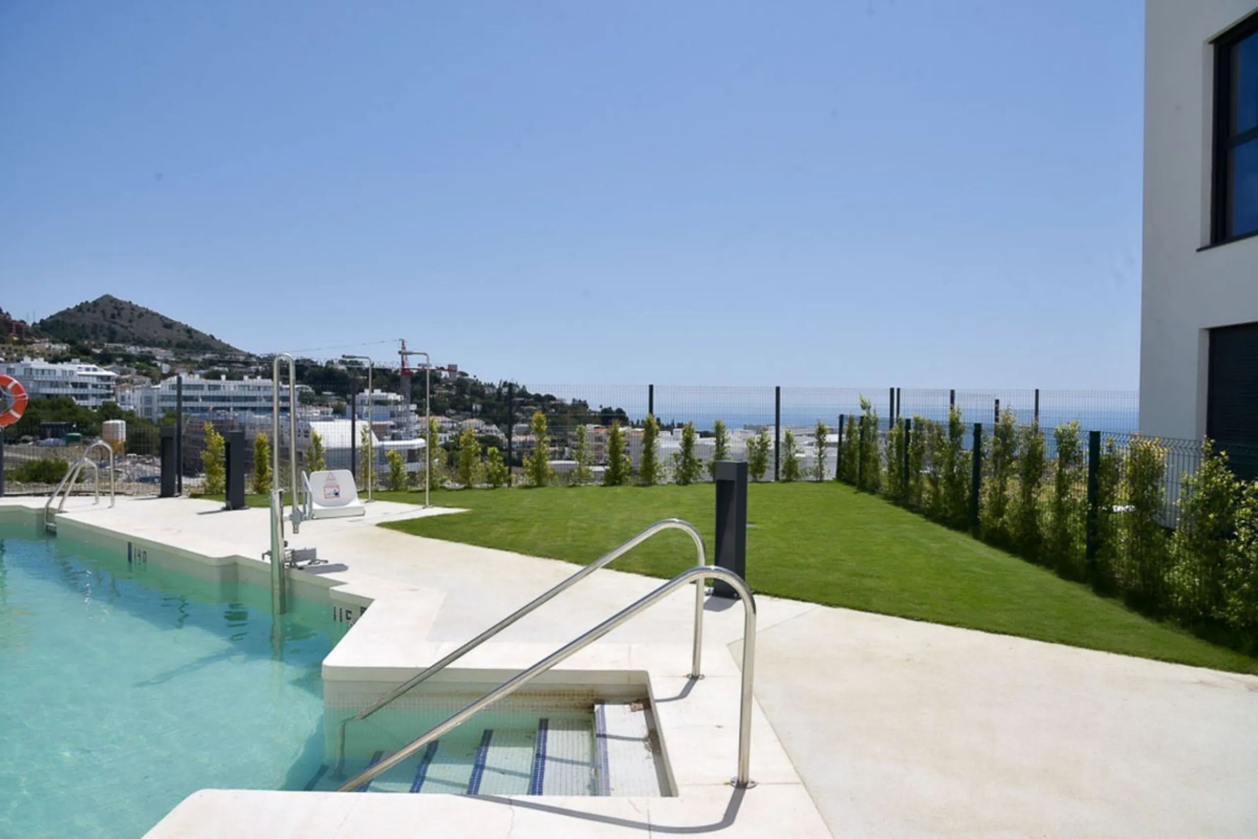 Apartment - Middle Floor Apartment в продаже в Fuengirola, Málaga. В доме 3 спален и 2 ванных комнат. Площадь дома 127 м²