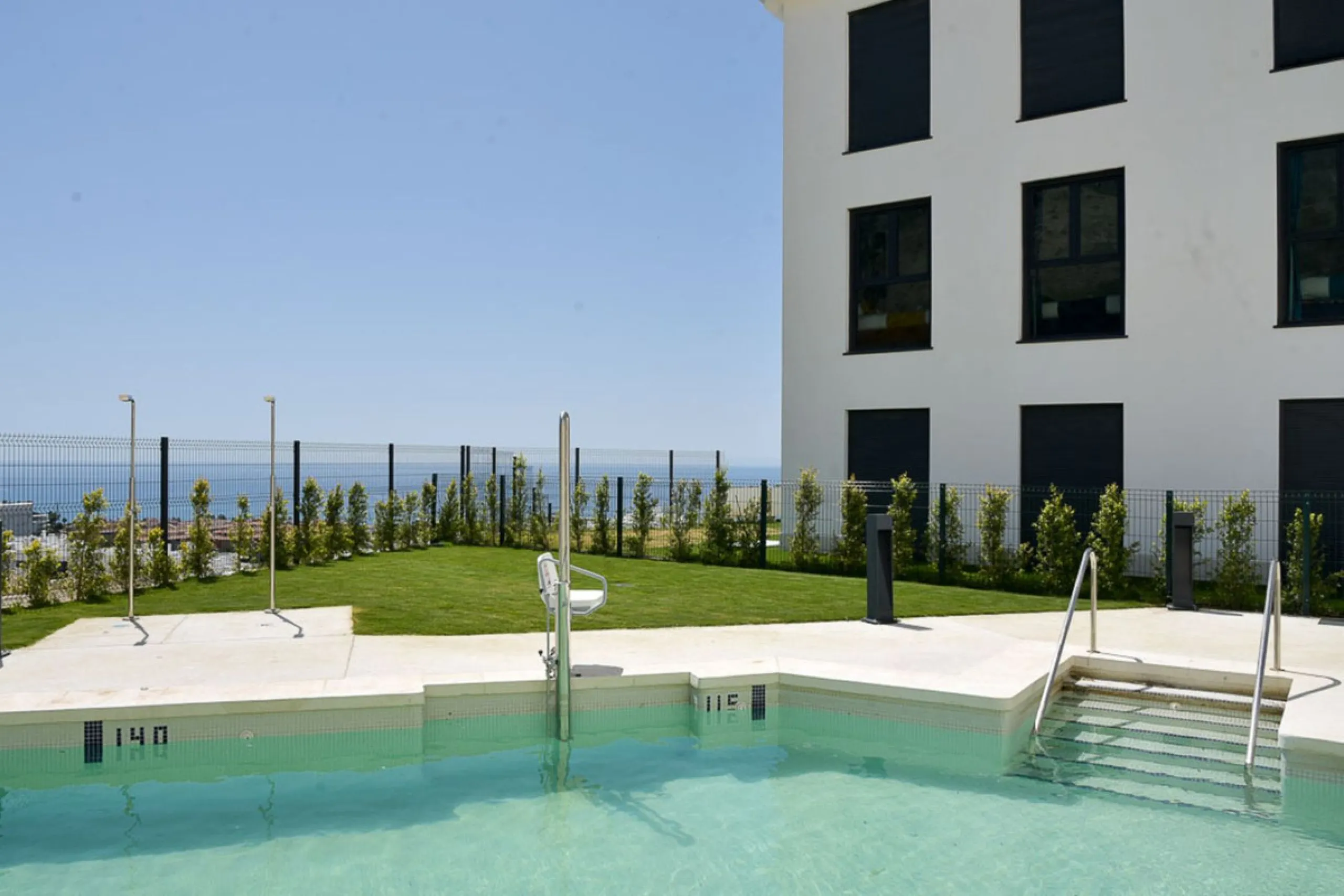 Apartment - Middle Floor Apartment в продаже в Fuengirola, Málaga. В доме 3 спален и 2 ванных комнат. Площадь дома 127 м²
