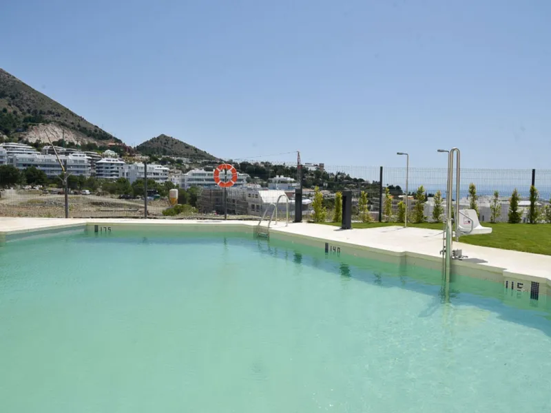 Apartment - Middle Floor Apartment в продаже в Fuengirola, Málaga. В доме 3 спален и 2 ванных комнат. Площадь дома 127 м²