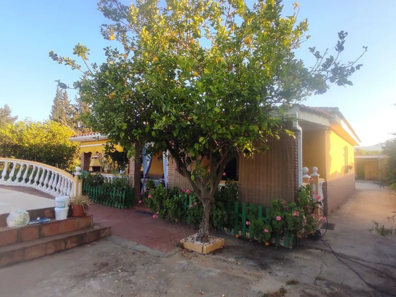 Discover the perfect balance between peaceful countryside living and a vibrant coastal lifestyle with this charming finca, ideally located just 10 minutes by car from the lively coastal town of La Cala de Mijas, one of the most sought-after areas on the C
