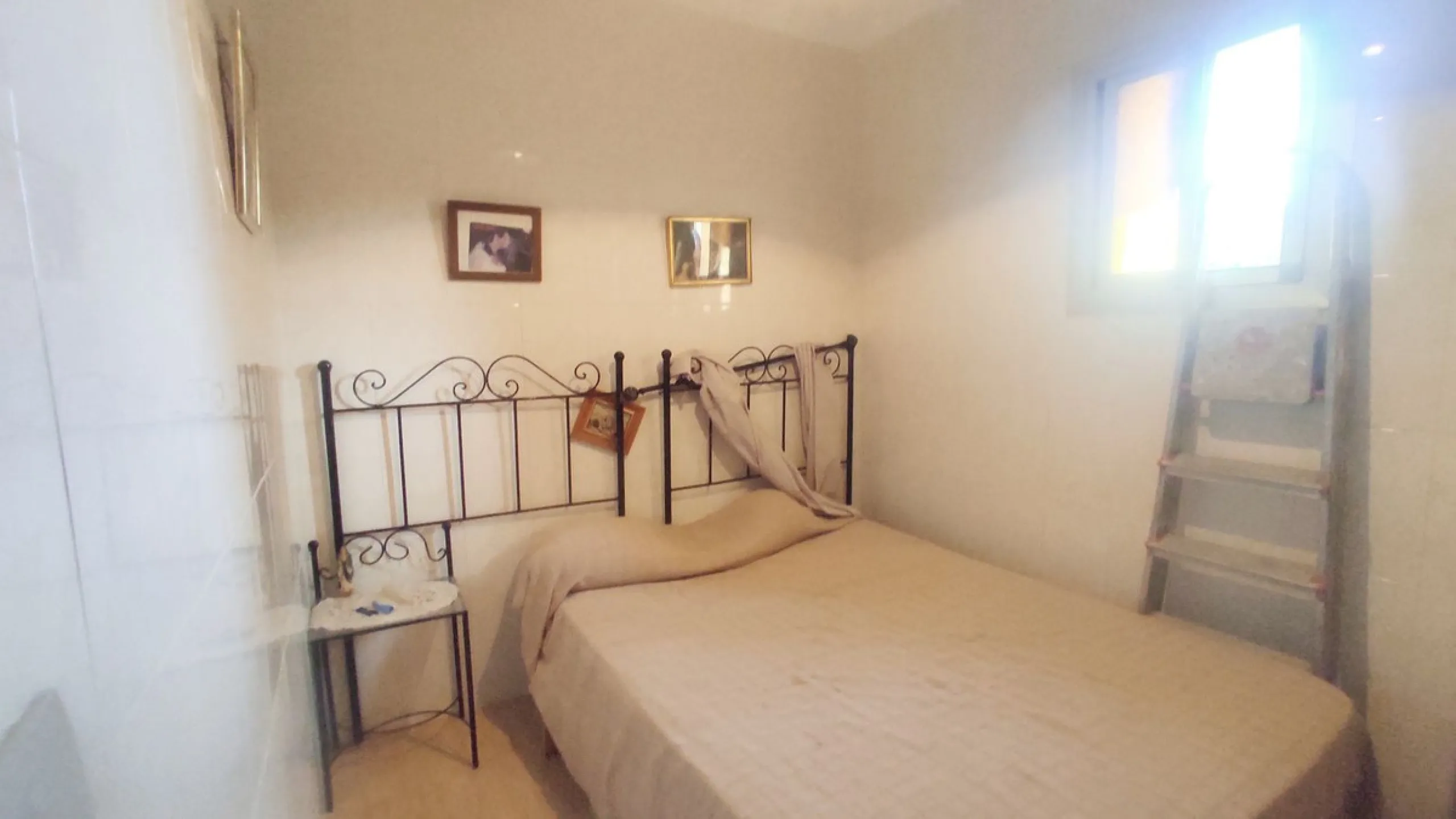 Discover the perfect balance between peaceful countryside living and a vibrant coastal lifestyle with this charming finca, ideally located just 10 minutes by car from the lively coastal town of La Cala de Mijas, one of the most sought-after areas on the C