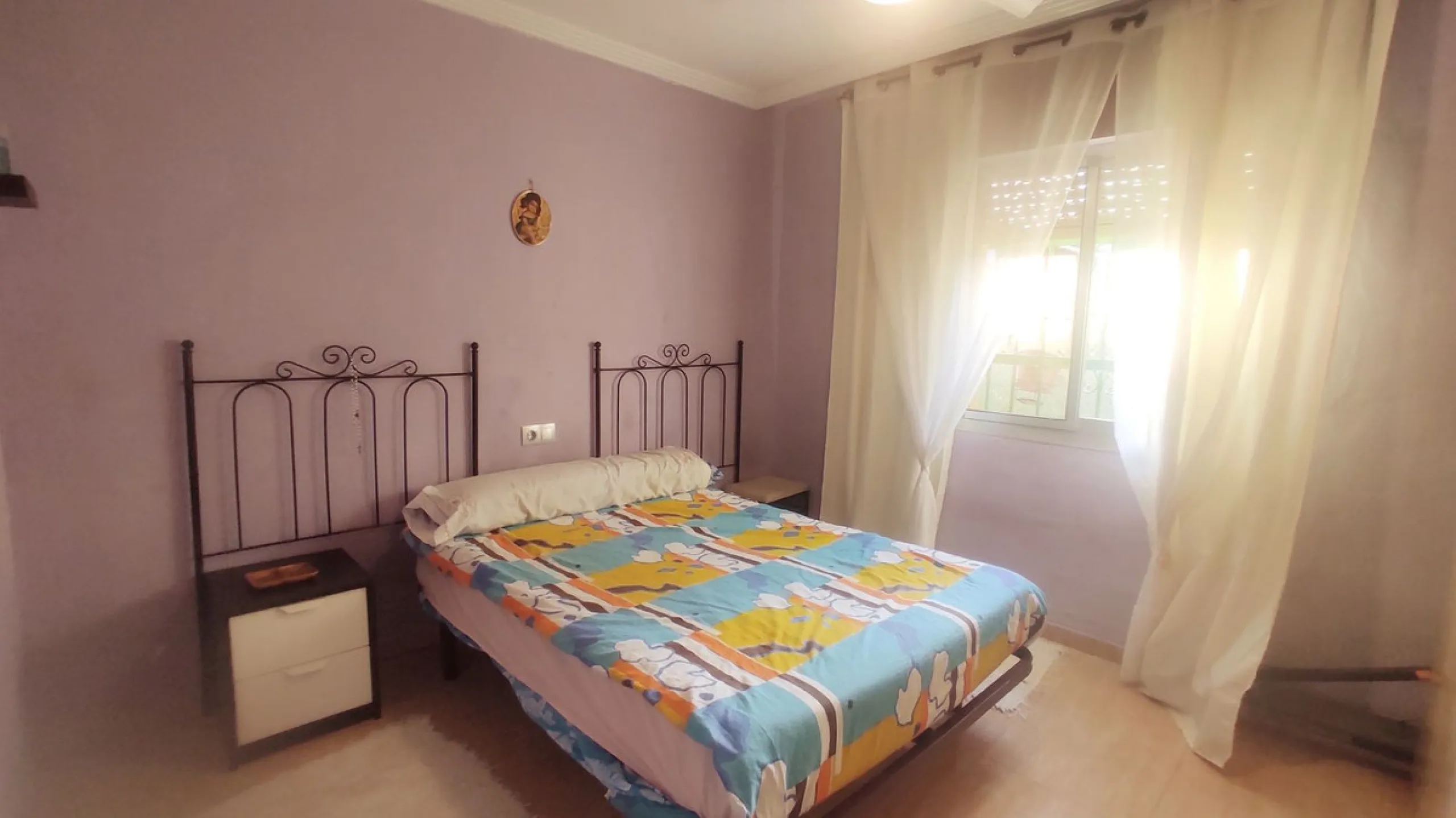 Discover the perfect balance between peaceful countryside living and a vibrant coastal lifestyle with this charming finca, ideally located just 10 minutes by car from the lively coastal town of La Cala de Mijas, one of the most sought-after areas on the C