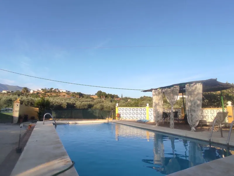 Discover the perfect balance between peaceful countryside living and a vibrant coastal lifestyle with this charming finca, ideally located just 10 minutes by car from the lively coastal town of La Cala de Mijas, one of the most sought-after areas on the C