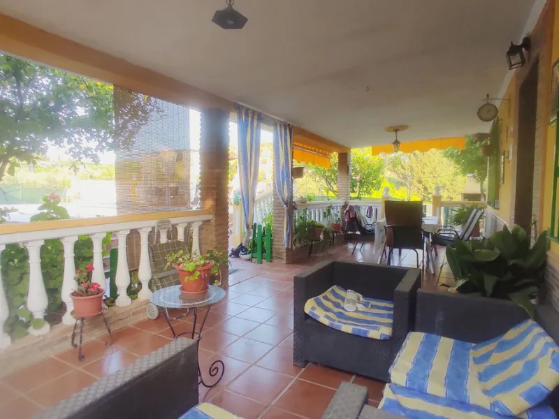 Discover the perfect balance between peaceful countryside living and a vibrant coastal lifestyle with this charming finca, ideally located just 10 minutes by car from the lively coastal town of La Cala de Mijas, one of the most sought-after areas on the C