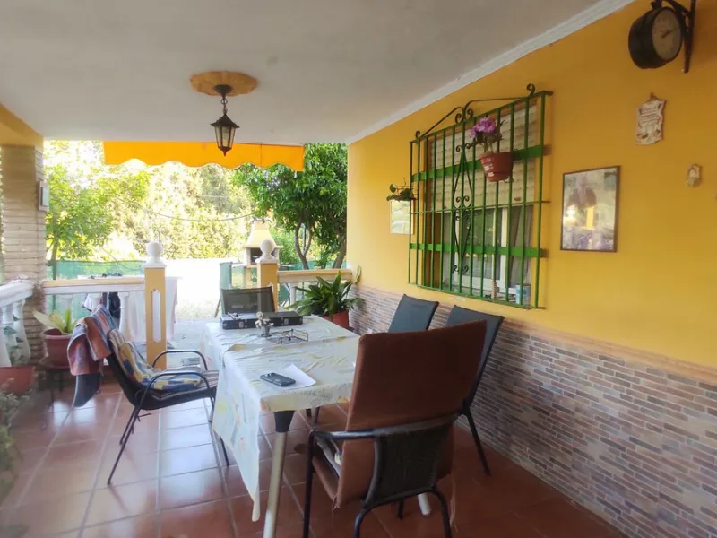 Discover the perfect balance between peaceful countryside living and a vibrant coastal lifestyle with this charming finca, ideally located just 10 minutes by car from the lively coastal town of La Cala de Mijas, one of the most sought-after areas on the C